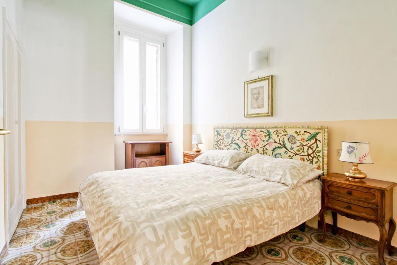 Apartment Roman Apartment Rom